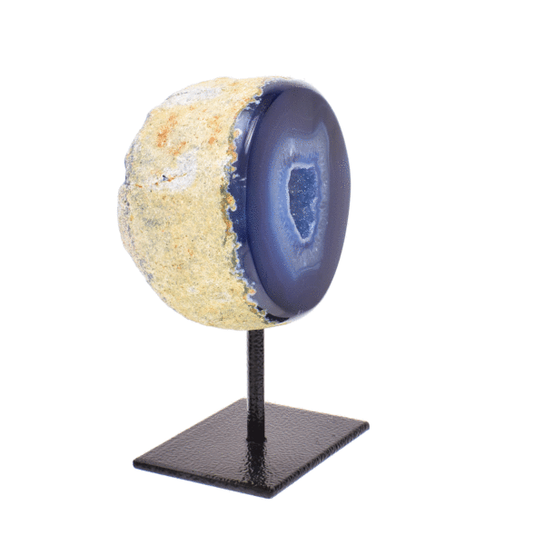 Natural agate geode gemstone with crystal quartz, artificially colored. The geode is embedded into a black metallic base and the product has a height of 13cm. Buy online shop.