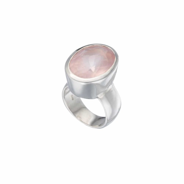 Ring made of sterling silver and rose quartz in an oval shape. Buy online shop.