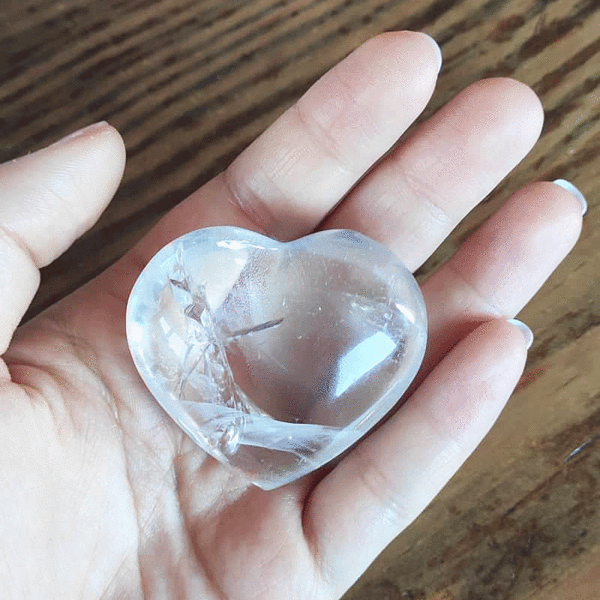 Φυσικό κρύσταλλο χαλαζία σε σχήμα καρδιάς, μεγέθους 5cm. Αγοράστε online shop.