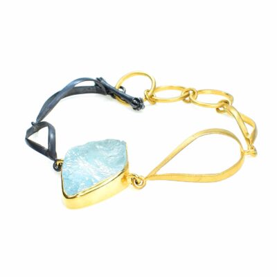 Handmade bracelet made of gold plated sterling silver and oxidized sterling silver, with a raw piece of Aquamarine as a central element. Buy online shop.