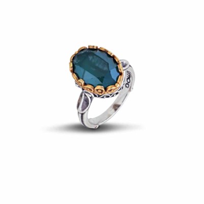 Χειροποίητο δαχτυλίδι από ασήμι 925 με επιχρυσωμένες λεπτομέρειες και κρύσταλλο οβάλ σχήματος. Αγοράστε online shop.