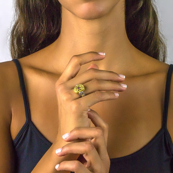 Χειροποίητο δαχτυλίδι διπλής όψης από ασήμι 925 με επιχρυσωμένες λεπτομέρειες, μπλε κρύσταλλο και ροζ Τουρμαλίνη. Αγοράστε online shop.
