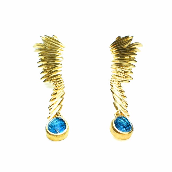 Handmade, long earrings made of gold plated sterling silver and doublet made of Crystal Quartz and Apatite. The doublet consists of two layers of stones. The upper stone is Crystal Quartz faceted and the stone at the bottom is Apatite. Buy online shop.