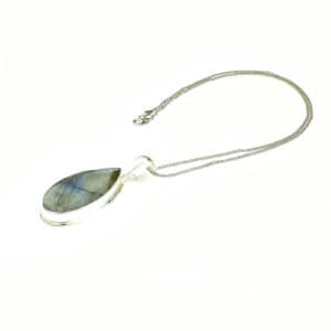 Sterling silver pendant with natural Labradorite gemstone. The pendant is threaded on a sterling silver chain. Buy online shop.
