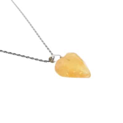 Μενταγιόν από φυσική πέτρα Κιτρίνη σε σχήμα καρδιάς, περασμένο σε αλυσίδα από ασήμι 925. Αγοράστε online shop.