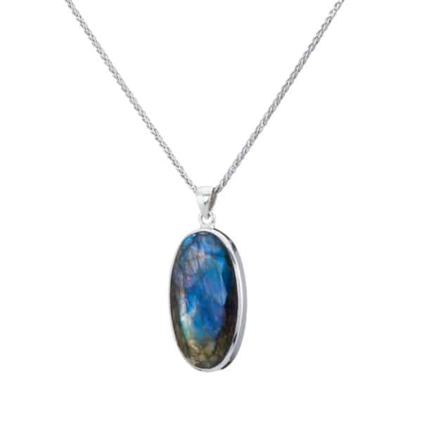Pendant made of sterling silver and natural Labradorite gemstone, in an oval shape. The pendant is threaded on a sterling silver chain. Buy online shop.