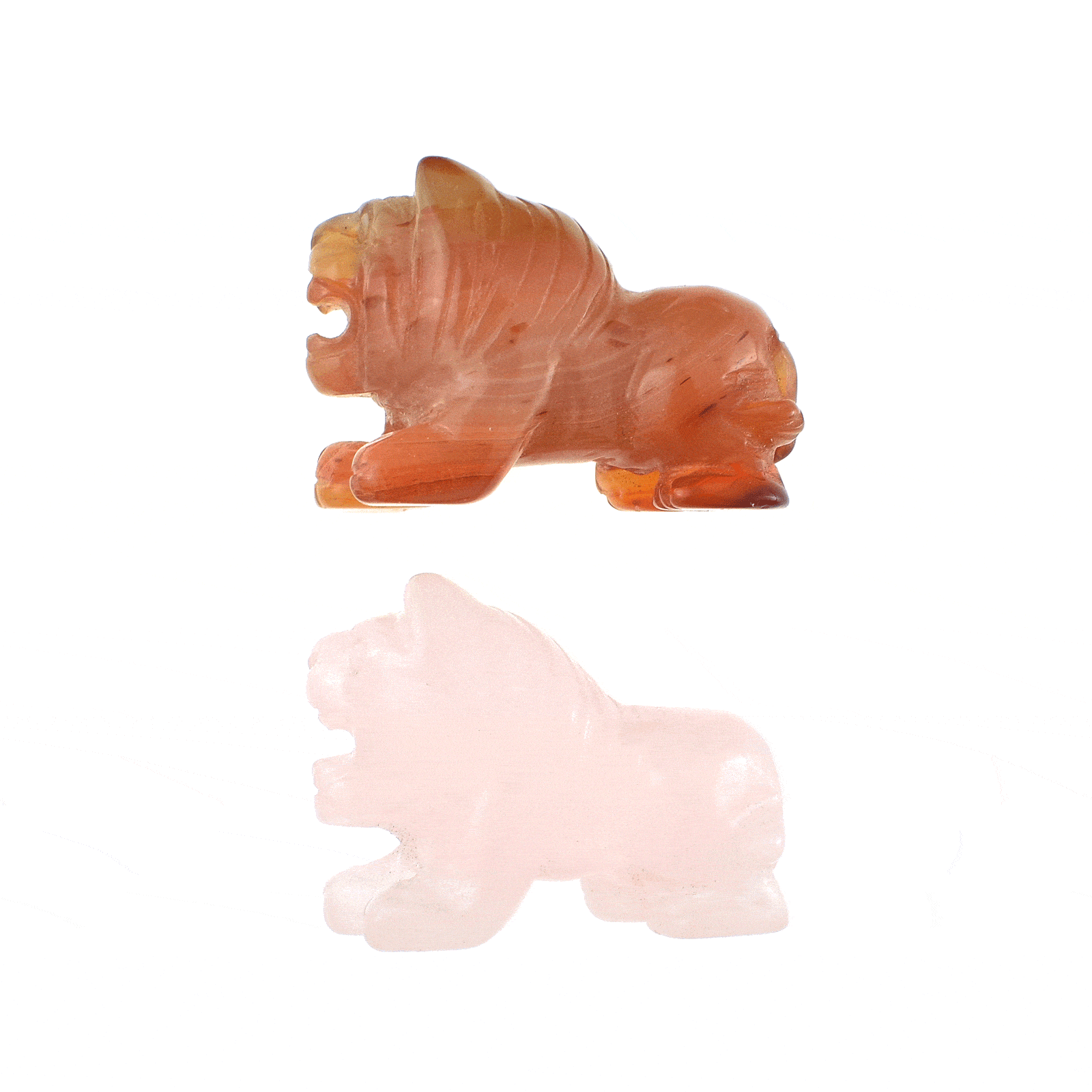 Χειροποίητα, σκαλιστά λιονταράκια από φυσικές πέτρες Καρνεόλης και ροζ Χαλαζία, ύψους 2,5cm. Αγοράστε online shop.