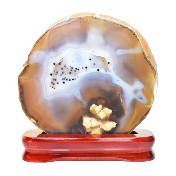 Slice of natural Agate gemstone with crystal quartz, placed on a wooden base. The Agate is polished on both sides and it has a height of 21cm. Buy online shop.