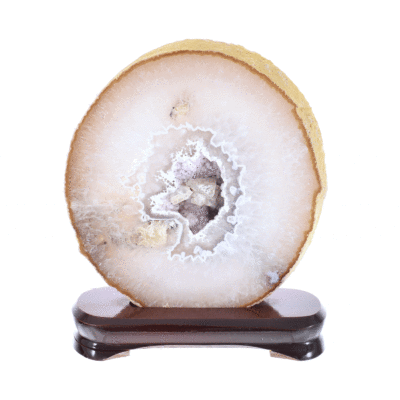 Slice of natural agate gemstone with crystal quartz, placed on a wooden base. The Agate is polished on both sides and it has a height of 20cm. Buy online shop.