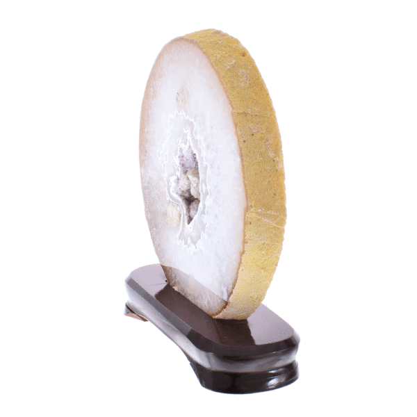 Slice of natural agate gemstone with crystal quartz, placed on a wooden base. The Agate is polished on both sides and it has a height of 20cm. Buy online shop.