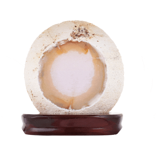 Slice of natural Agate gemstone with crystal quartz and amethyst, placed on a wooden base. The Agate is polished on both sides and it has a height of 19.5cm. Buy online shop.