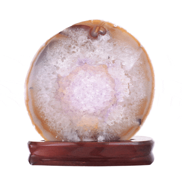 Slice of natural Agate gemstone with crystal quartz and amethyst, placed on a wooden base. The Agate is polished on both sides and it has a height of 19.5cm. Buy online shop.