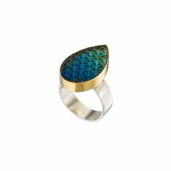 Handmade silver and gold ring with carved Labradorite stone, in a tear-drop shape. The band of the ring is made of sterling silver and the outline of the bezel is made of 18 carats gold. Buy online shop.