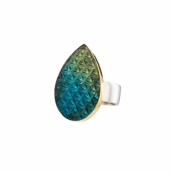 Handmade silver and gold ring with carved Labradorite stone, in a tear-drop shape. The band of the ring is made of sterling silver and the outline of the bezel is made of 18 carats gold. Buy online shop.