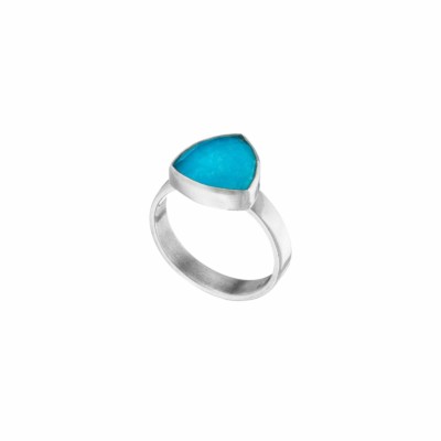 Handmade sterling silver ring with doublet made of crystal quartz and turquoise. The doublet consists of two layers of stones. The upper stone is crystal quartz and the stone at the bottom is turquoise. Buy online shop.