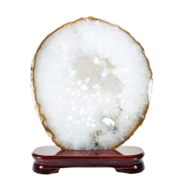 A slice of agate with crystal quartz inside, placed on a wooden base. The agate is polished on both sides and it has a height of 22.5cm. Buy online shop.