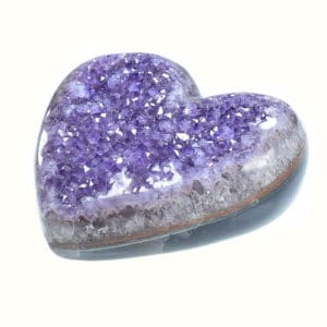 Φυσική πέτρα Αμέθυστου σε σχήμα καρδιάς, ύψους 9,5cm. Αγοράστε online shop.