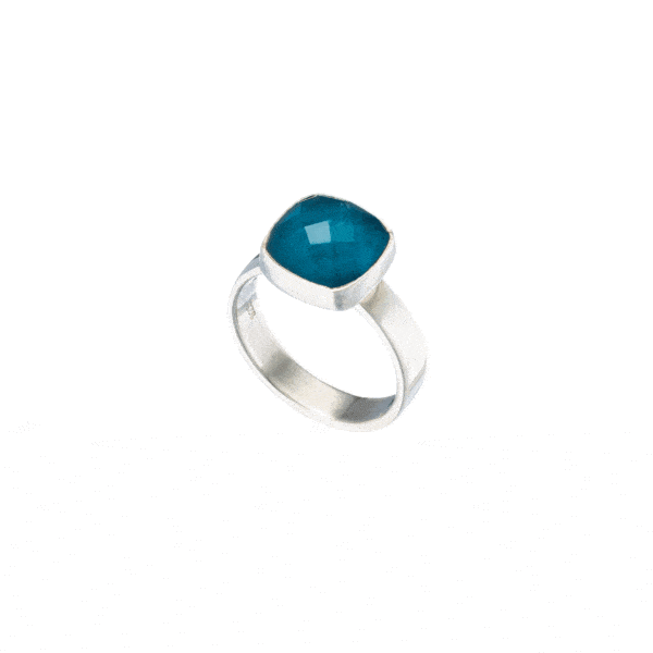 Handmade ring made of sterling silver and doublet made of apatite and crystal quartz in a square shape. The doublet consists  of two layers of stones.The upper stone is crystal quartz and the stone at the bottom is apatite. Buy online shop.