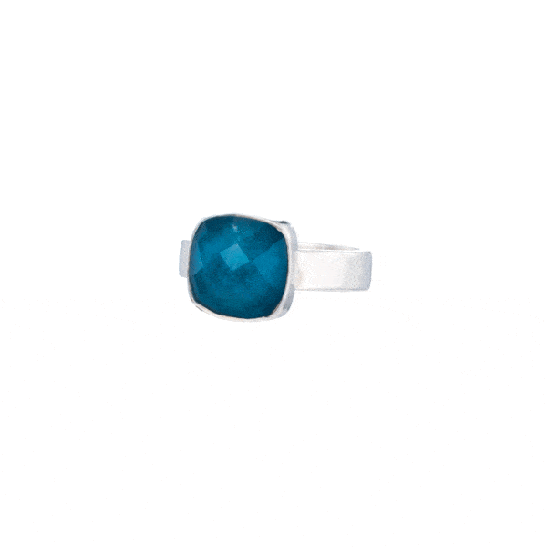 Handmade ring made of sterling silver and doublet made of apatite and crystal quartz in a square shape. The doublet consists  of two layers of stones.The upper stone is crystal quartz and the stone at the bottom is apatite. Buy online shop.