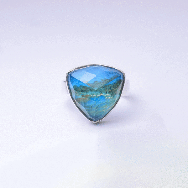 Handmade sterling silver ring with doublet made of chrysocolla and crystal quartz gemstones, in a triangular shape. The doublet consists  of two layers of stones.The upper stone is faceted crystal quartz and the stone at the bottom is chrysocolla. Buy online shop.