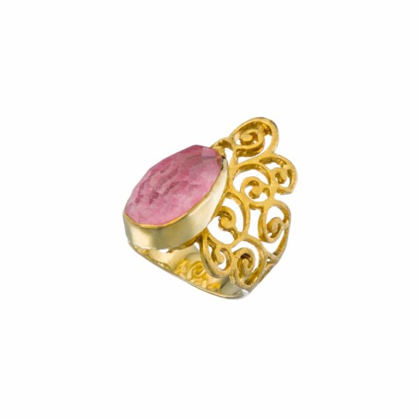 Handmade ring made of gold plated sterling silver and doublet made of Rhodocrosite and Crystal Quartz, in a tear-drop shape. The doublet consists of two layers of stones.The upper stone is Crystal Quartz and the stone at the bottom is Rhodochrosite. Buy online shop.