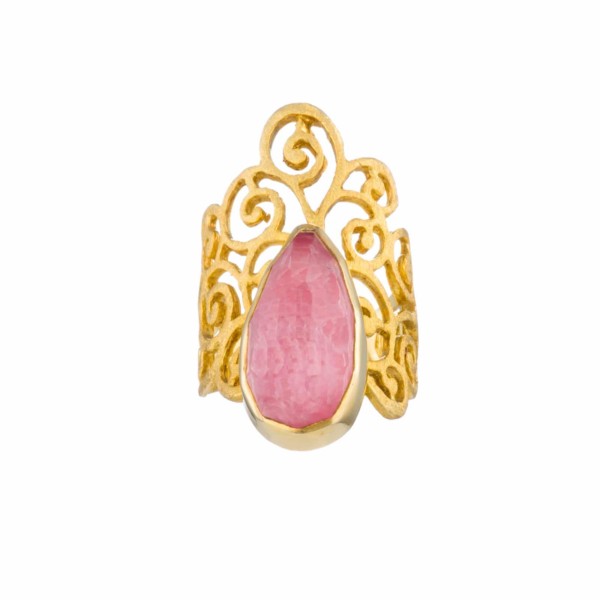 Handmade ring made of gold plated sterling silver and doublet made of Rhodocrosite and Crystal Quartz, in a tear-drop shape. The doublet consists of two layers of stones.The upper stone is Crystal Quartz and the stone at the bottom is Rhodochrosite. Buy online shop.