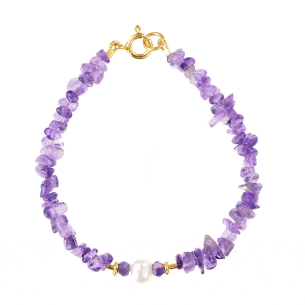Handmade bracelet with natural Amethyst gemstones in an irregular shape (chips), a white pearl on the center and elements made of gold plated sterling silver. Buy online shop.