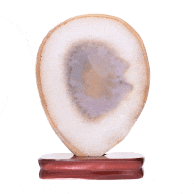 Slice of  natural Agate gemstone with crystal quartz, placed on a wooden base. The Agate is polishged on both sides and it has a height of 28cm. Buy online shop.