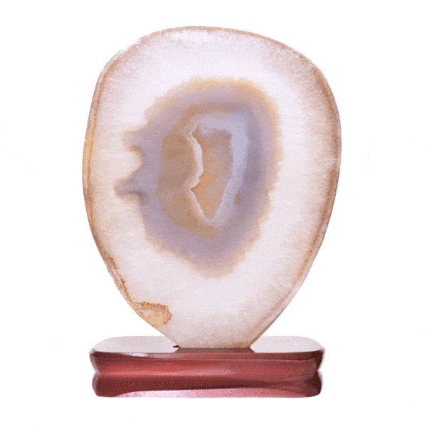 Slice of  natural Agate gemstone with crystal quartz, placed on a wooden base. The Agate is polishged on both sides and it has a height of 28cm. Buy online shop.