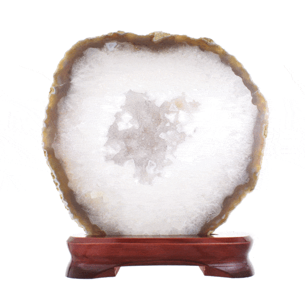 Slice of natural Agate gemstone with crystal quartz, placed on a wooden base. The Agate is polished on both sides and it has a height of 19cm. Buy online shop.