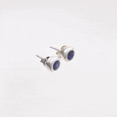 Handmade stud earrings made of sterling silver and natural, faceted tanzanite gemstone, in a round shape. Buy online shop.
