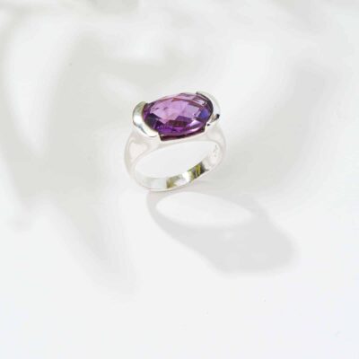 Handmade ring made of sterling silver and natural amethyst gemstone in an inclined oval shape. Buy online shop.