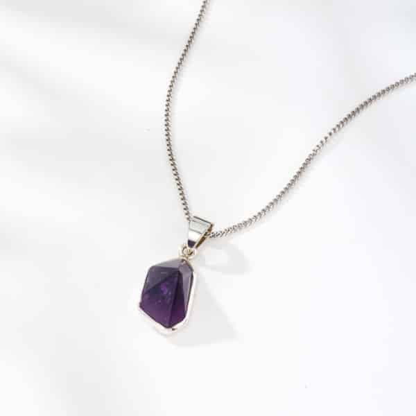 Pendant made of sterling silver and natural raw amethyst crystal. The pendant is threaded on a sterling silver chain. Buy online shop.