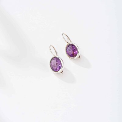 Handmade earrings made of sterling silver and natural Amethyst gemstone, in an oval shape. Buy online shop.