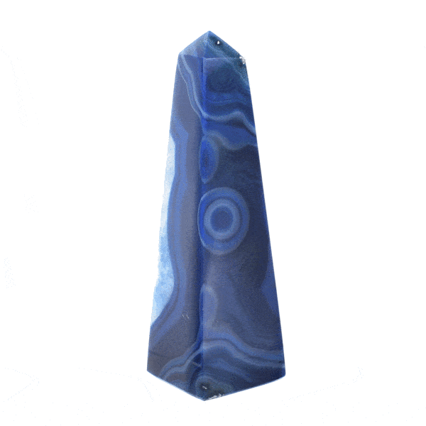 Obelisk made of natural agate gemstone with crystal quartz, painted blue. The obelisk has a height of 14cm. Buy online shop.