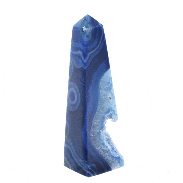 Obelisk made of natural agate gemstone with crystal quartz, painted blue. The obelisk has a height of 14cm. Buy online shop.