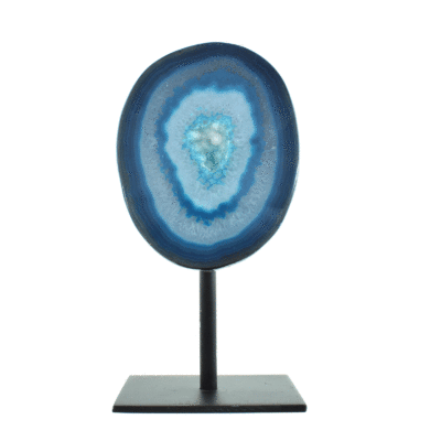 Natural agate geode gemstone with crystal quartz, embedded into a black metallic base. The geode is painted blue and the product has a height of 19.5cm. Buy online shop.