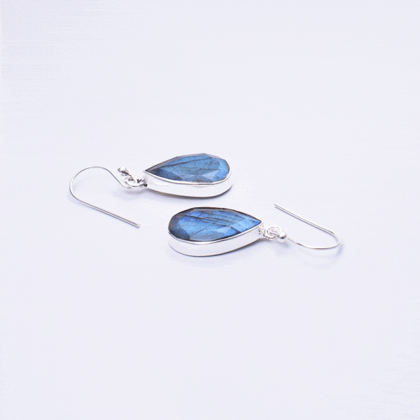 Handmade earrings made of sterling silver and natural, faceted labradorite gemstone in a teardrop shape. Buy online shop.