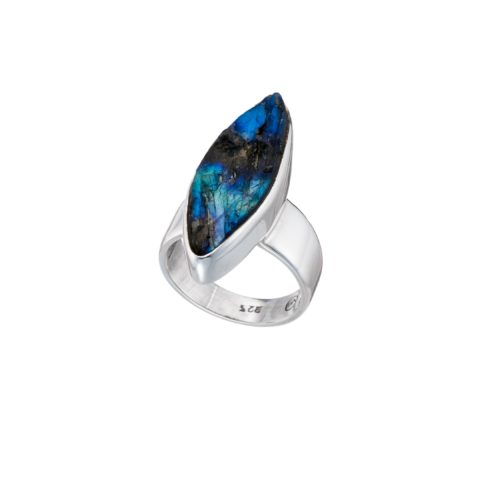 Χειροποίητο δαχτυλίδι από ασήμι 925 και φυσική πέτρα ακατέργαστου λαμπραδορίτη σε σχήμα marquise. Αγοράστε online shop.