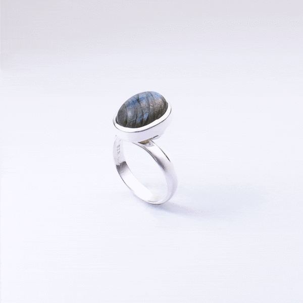 Handmade ring made of sterling silver and natural labradorite gemstone in an oval shape. Buy online shop.