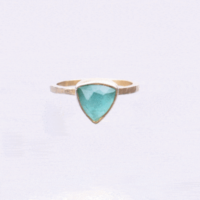 Handmade ring made of gold plated sterling silver and doublet made of natural aventurine and crystal quartz gemstones. The doublet consists of two layers of stones.The upper stone is crystal quartz and the stone at the bottom is gaventurine. Buy online shop.
