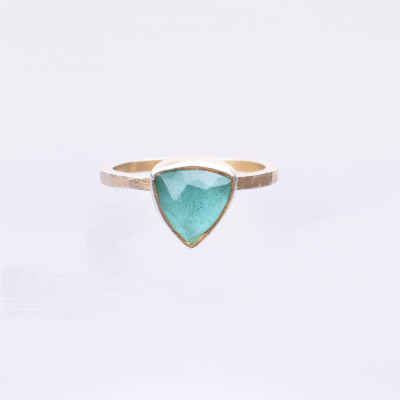 Handmade ring made of gold plated sterling silver and doublet made of natural aventurine and crystal quartz gemstones. The doublet consists of two layers of stones.The upper stone is crystal quartz and the stone at the bottom is gaventurine. Buy online shop.