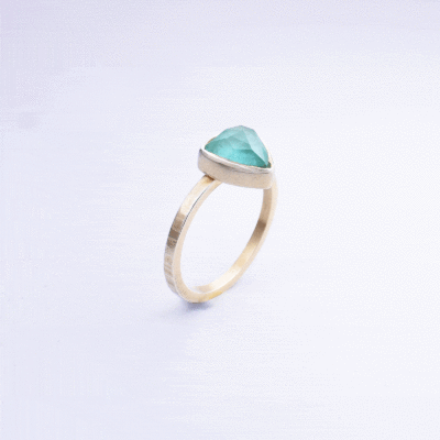 Handmade ring made of gold plated sterling silver and doublet made of natural aventurine and crystal quartz gemstones. The doublet consists of two layers of stones.The upper stone is crystal quartz and the stone at the bottom is gaventurine. Buy online shop.