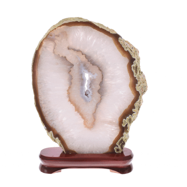 Slice of natural agate gemstone with crystal quartz, placed on a wooden base. The agate is polished on both sides and it has a height of 29cm. Buy online shop.