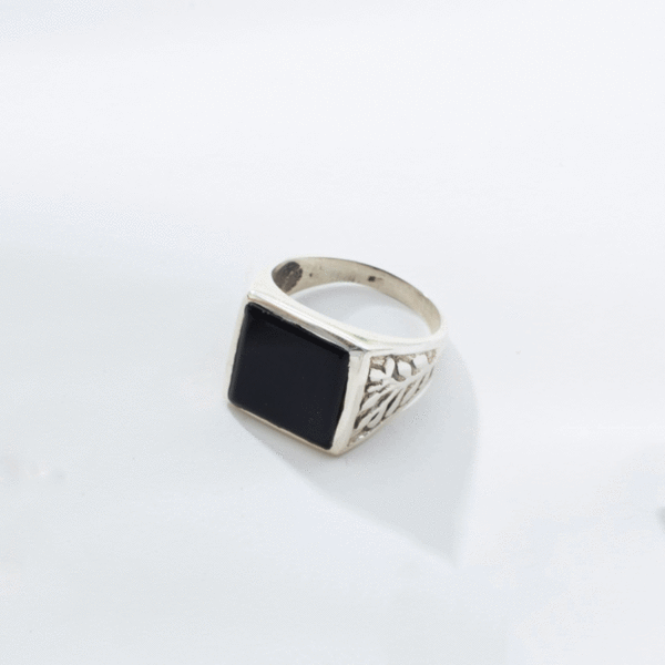 Χειροποίητο δαχτυλίδι από ασήμι 925 και φυσική πέτρα Όνυχα τετράγωνου σχήματος. Αγοράστε online shop.
