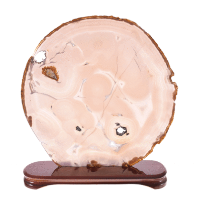 Polished slice of natural agate gemstone, placed on a wooden base. The Agate has a height of 35cm. Buy online shop.