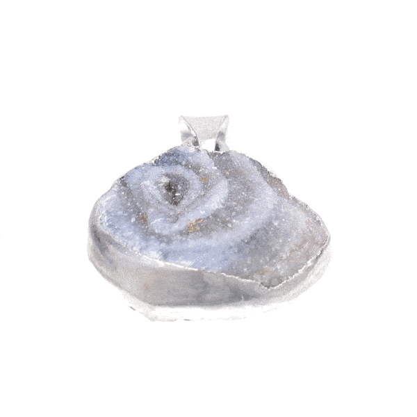 Natural agate gemstone pendant with crystal quartz, in a round shape and cover made of hypoallergenic silver plated metal. The pendant is threaded on a sterling silver chain with adjustable length. Buy online shop.