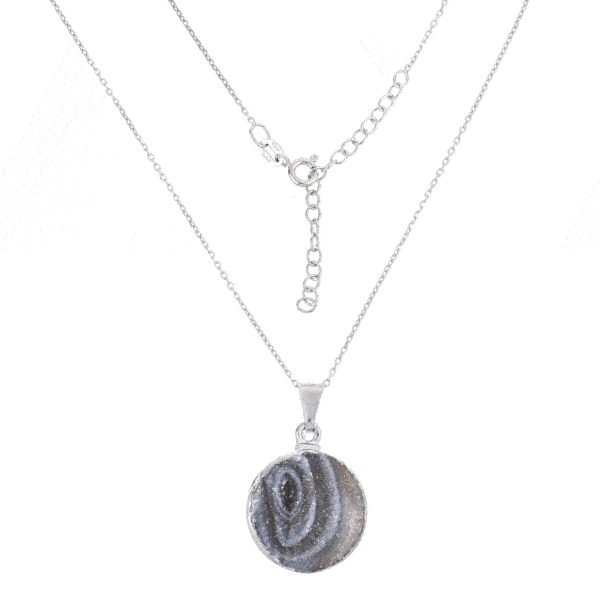 Natural agate gemstone pendant with crystal quartz, in a round shape and cover made of hypoallergenic silver plated metal. The pendant is threaded on a sterling silver chain with adjustable length. Buy online shop.