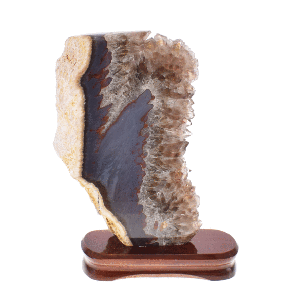 Γυαλισμένη φέτα φυσικής πέτρας αχάτη με καπνώδη χαλαζία, τοποθετημένη σε ξύλινη βάση. Αγοράστε online shop.