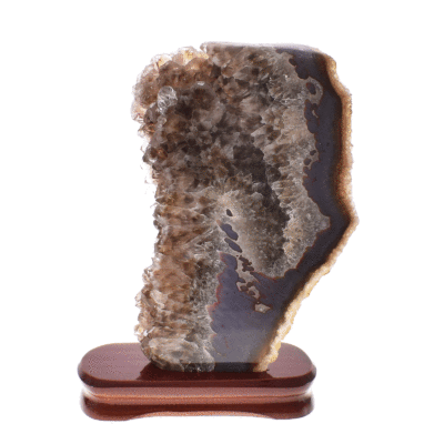 Γυαλισμένη φέτα φυσικής πέτρας αχάτη με καπνώδη χαλαζία, τοποθετημένη σε ξύλινη βάση. Αγοράστε online shop.